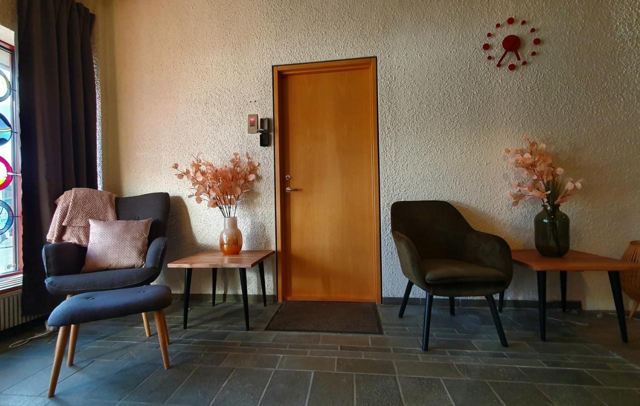 The Bank Sleeping Guesthouse Neskaupstaður Екстериор снимка
